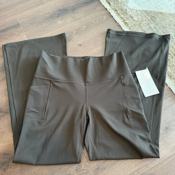 NWT Athleta Salutation Flare Leggings - Picture 1 of 6